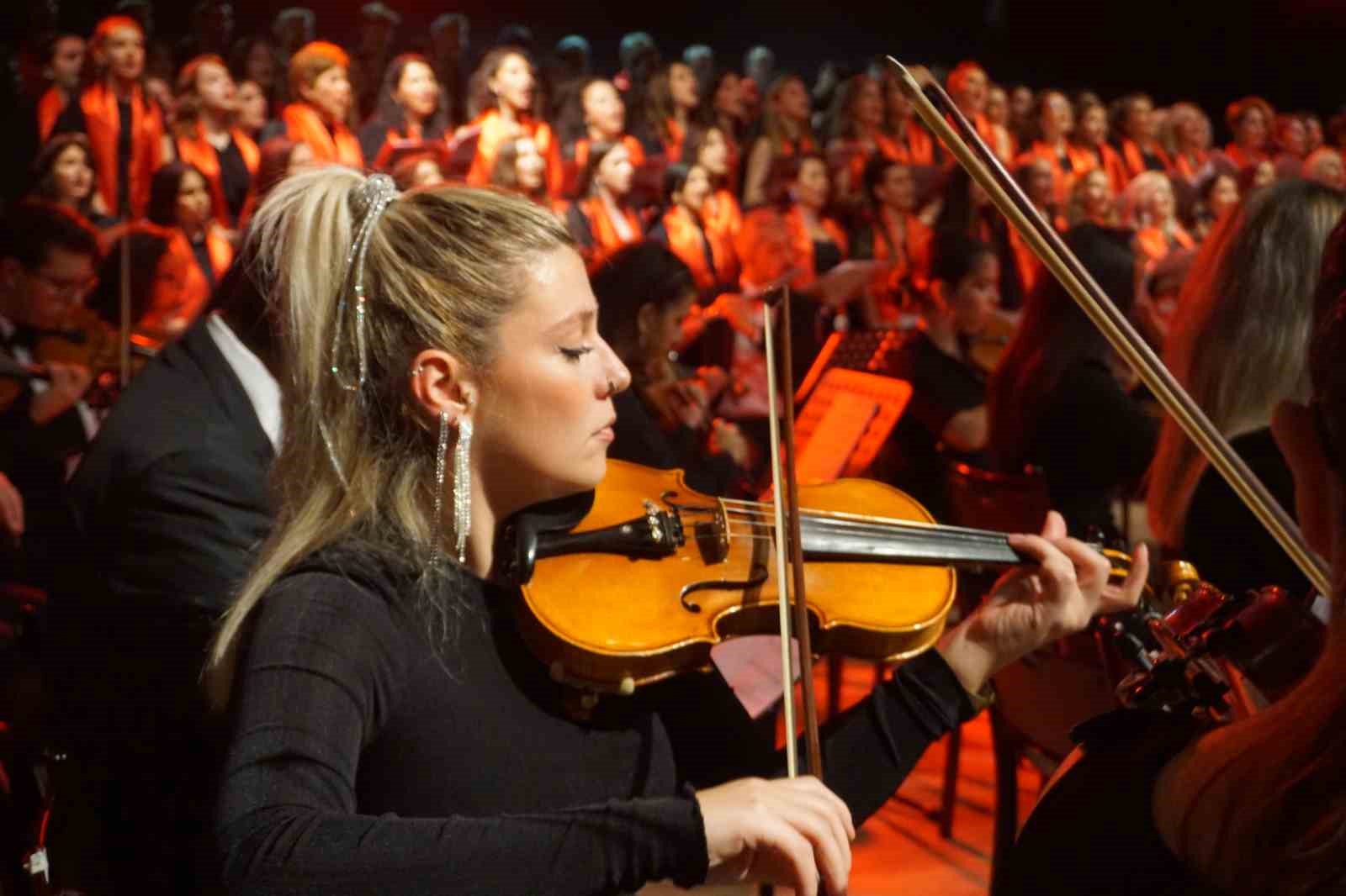 Edirne’de 100. yıla özel düzenlenen konserde Cumhuriyet coşkusu yaşandı