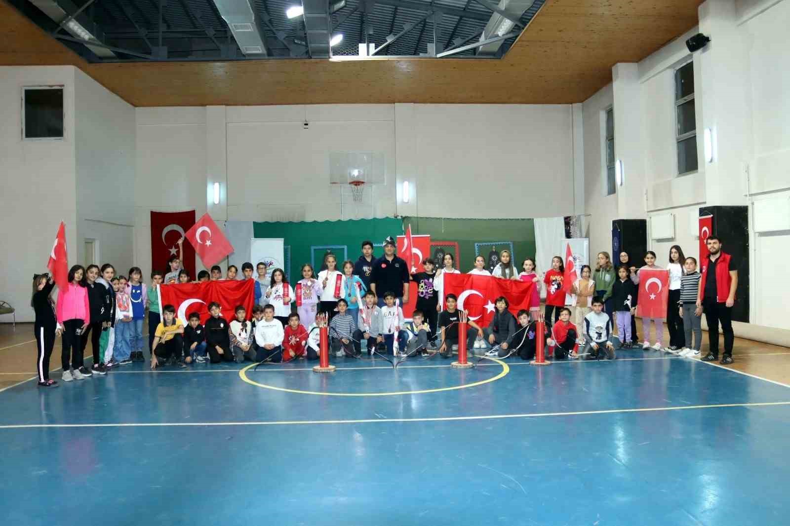 Erzincan’da Geleneksel Türk Okçuluk İl Birinciliği müsabakaları düzenlendi