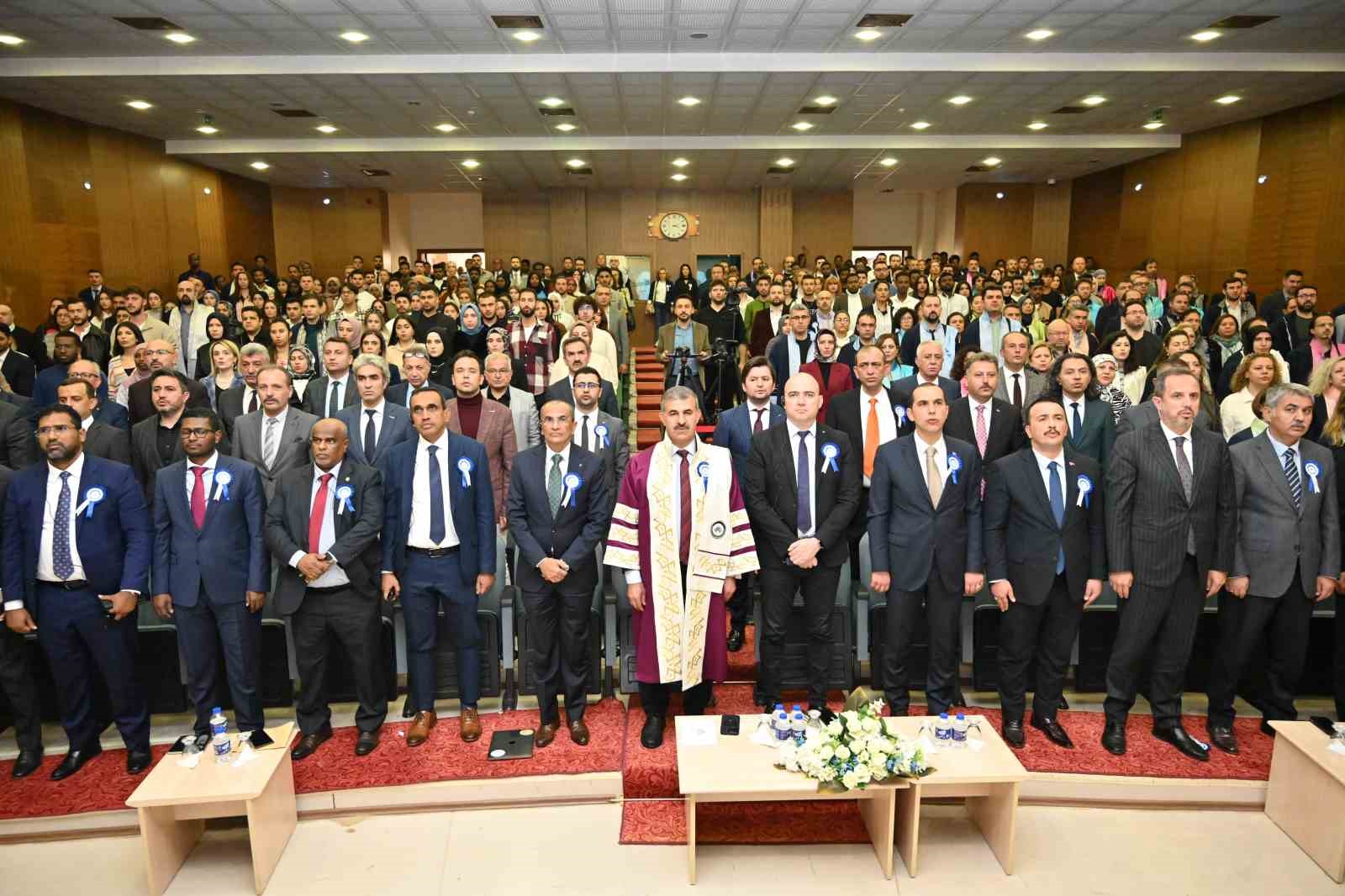 ÇAKÜ’de akademik yılı açılışı ve fahri doktora takdim töreni düzenlendi