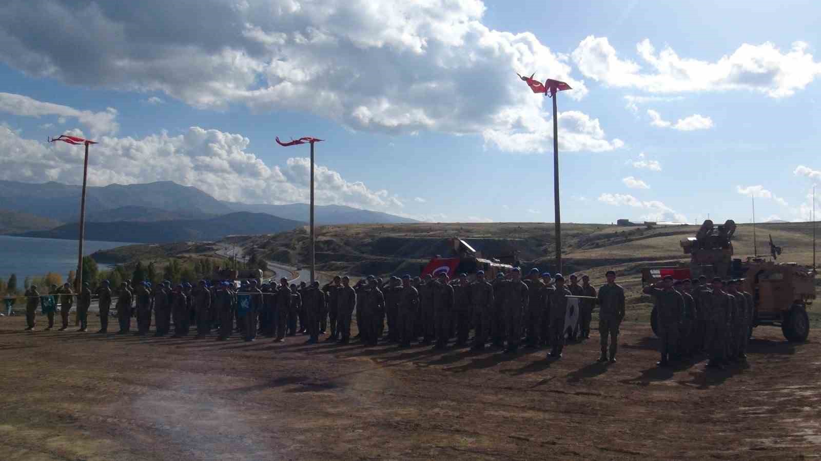 Tatvan&rsquo;da T&uuml;rkiye Y&uuml;zyılı Mehmet&ccedil;ik Hatıra Ormanı&rsquo;na 400 fidan dikildi
