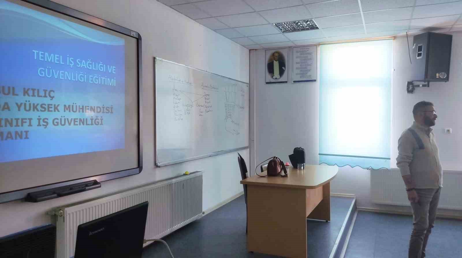 &Uuml;SET MYO Aş&ccedil;ılık Programı &Ouml;ğrencilerine &rsquo;Temel İş Sağlığı ve G&uuml;venliği Eğitimi&rsquo; Verildi
