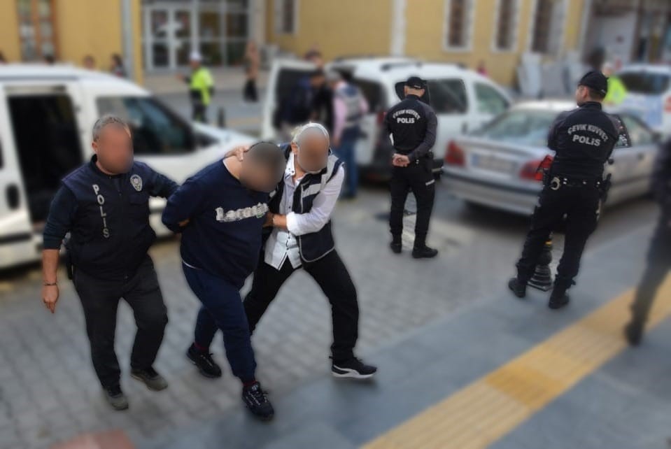 Silahla yaraladıktan sonra ka&ccedil;an şahıslar yakalandı
