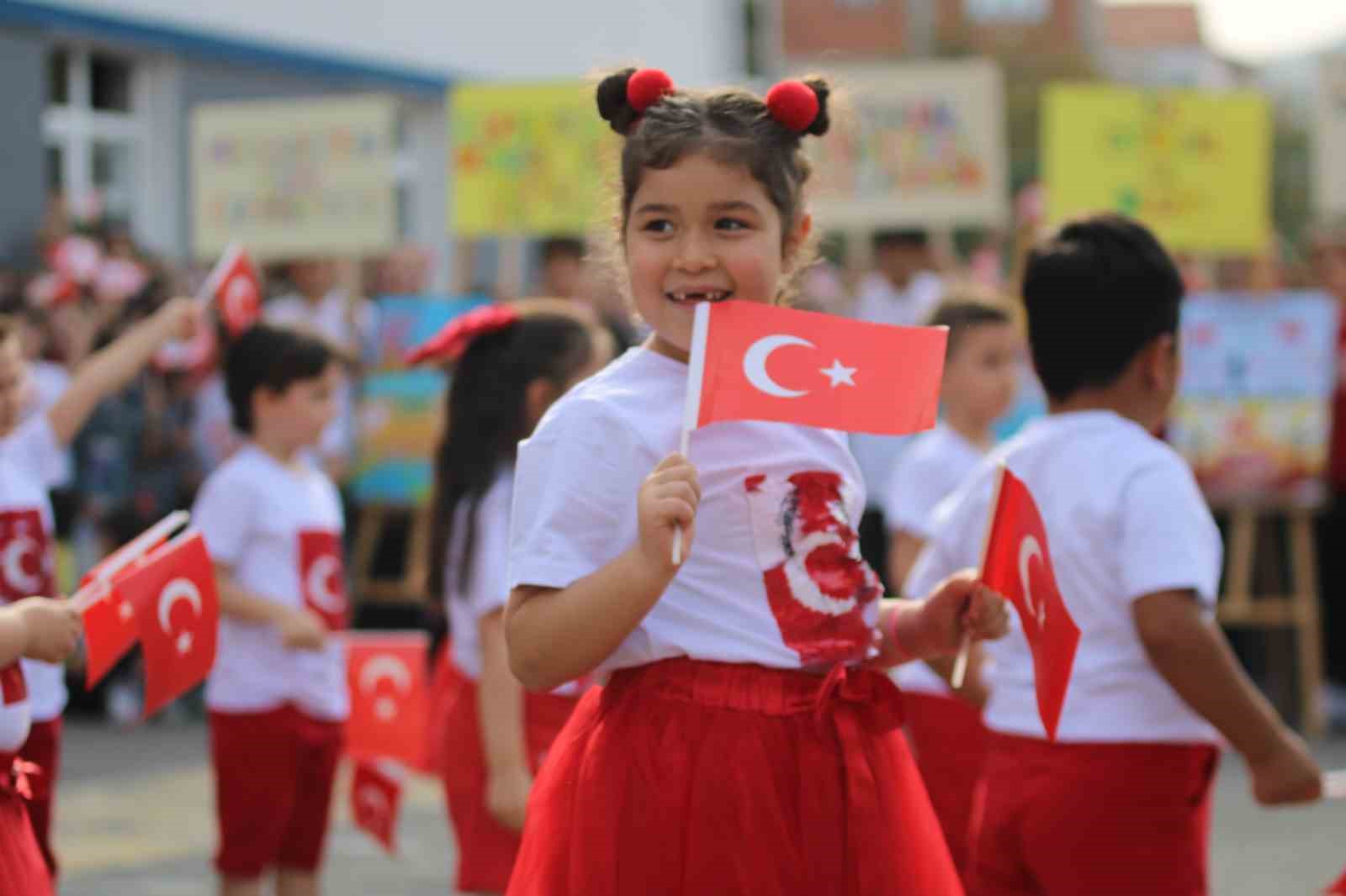 Cumhuriyet 100’üncü yılı okullarda coşku ile kutlandı