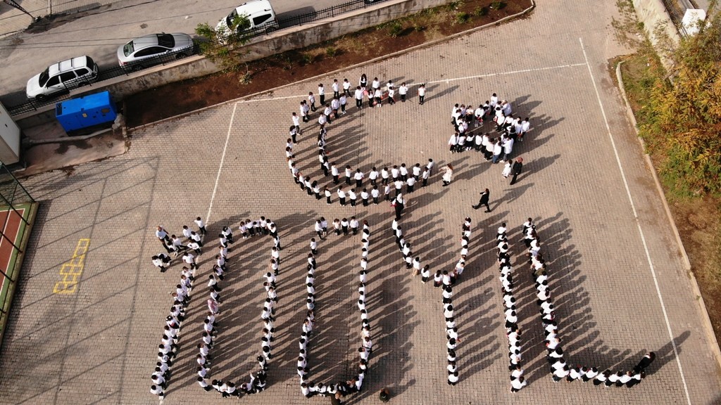 Bitlis&rsquo;te 300 &ouml;ğrenci 100. yıla &ouml;zel koreografi hazırladı
