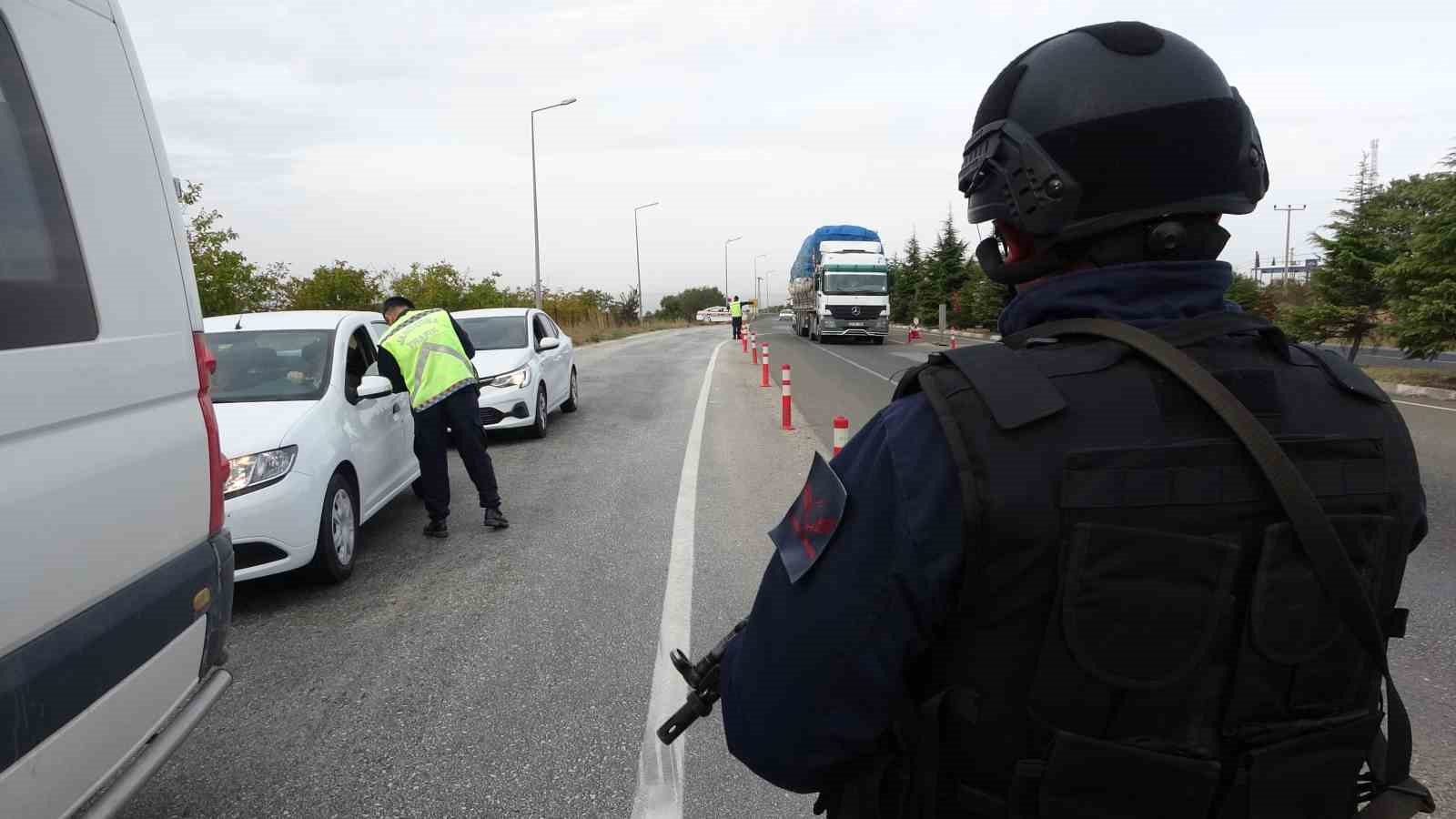 Uşak’ta Cayrokopter ile havadan trafik denetimi