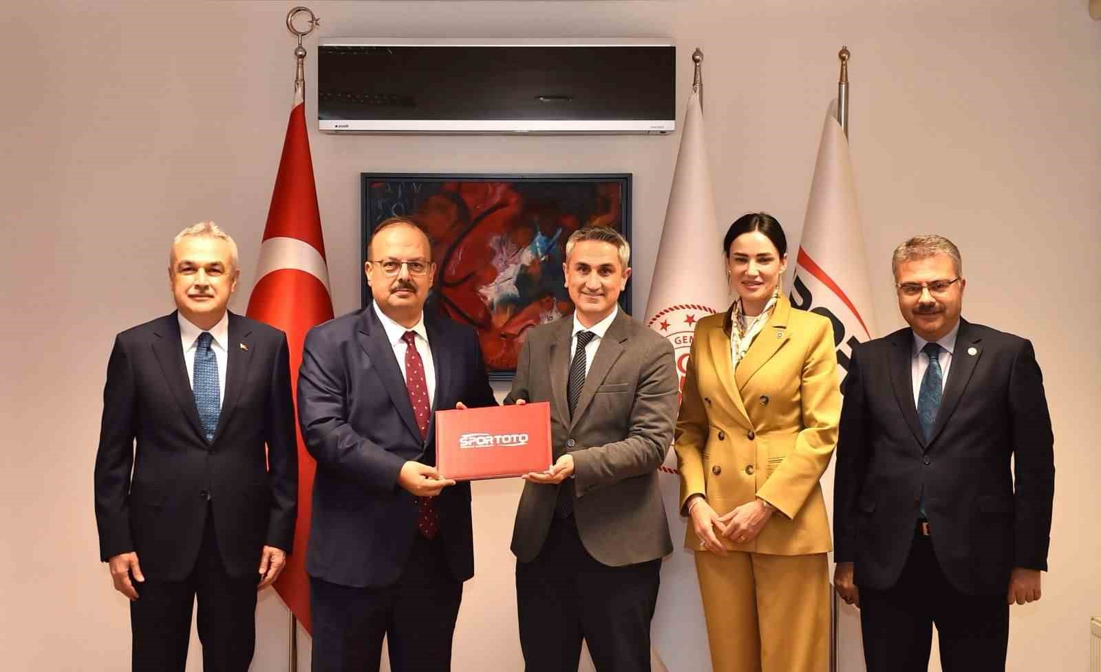 Söke ve İncirliova  Spor Kompleksleri için imzalar atıldı