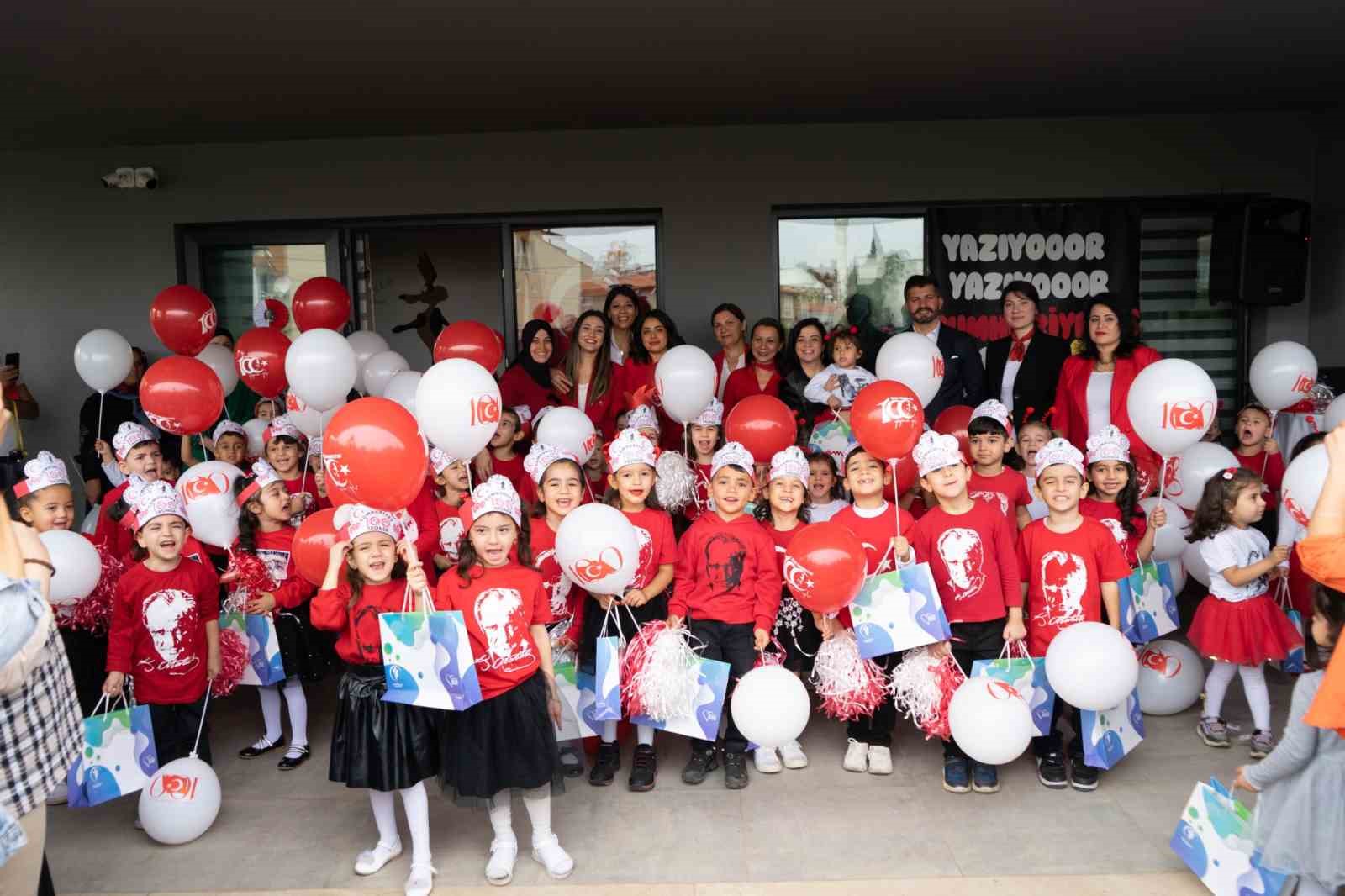 Denizli’de kreş öğrencileri 29 Ekim’i gösteriyle kutladı