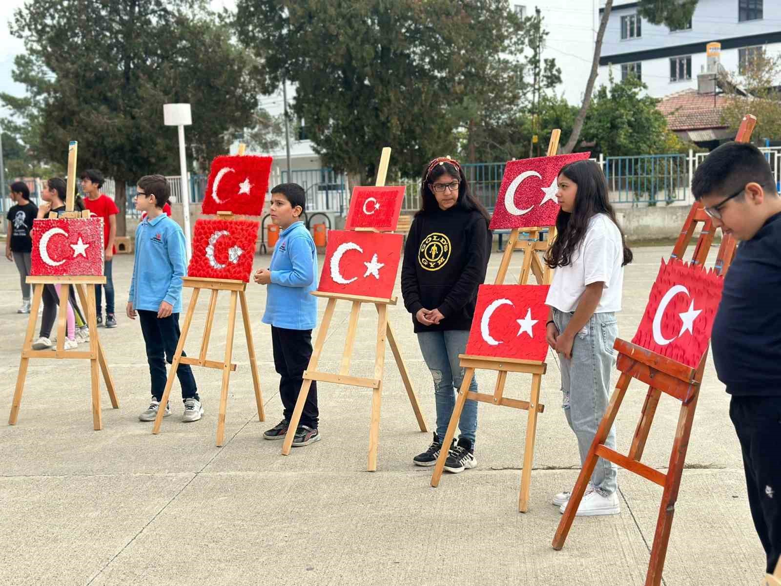 Minik &ouml;ğrencilerden 100. yılda bayrak sergisi
