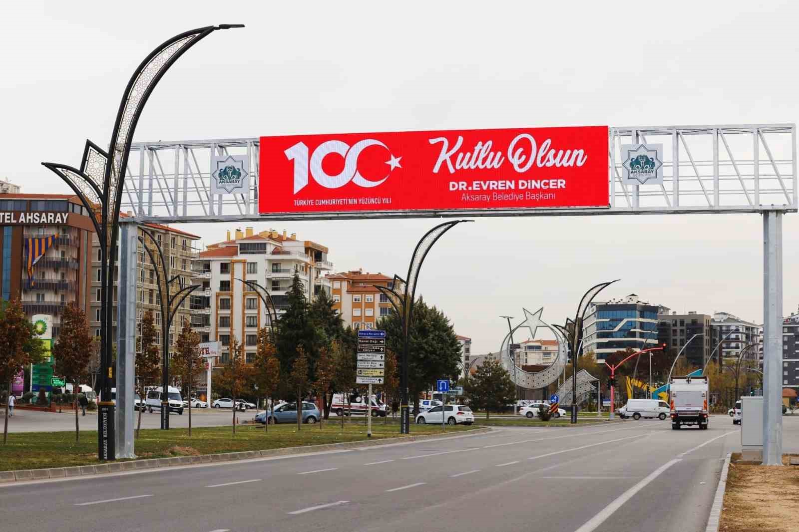 Aksaray Belediyesi, cadde ve sokakları T&uuml;rk bayrakları ile donatıyor
