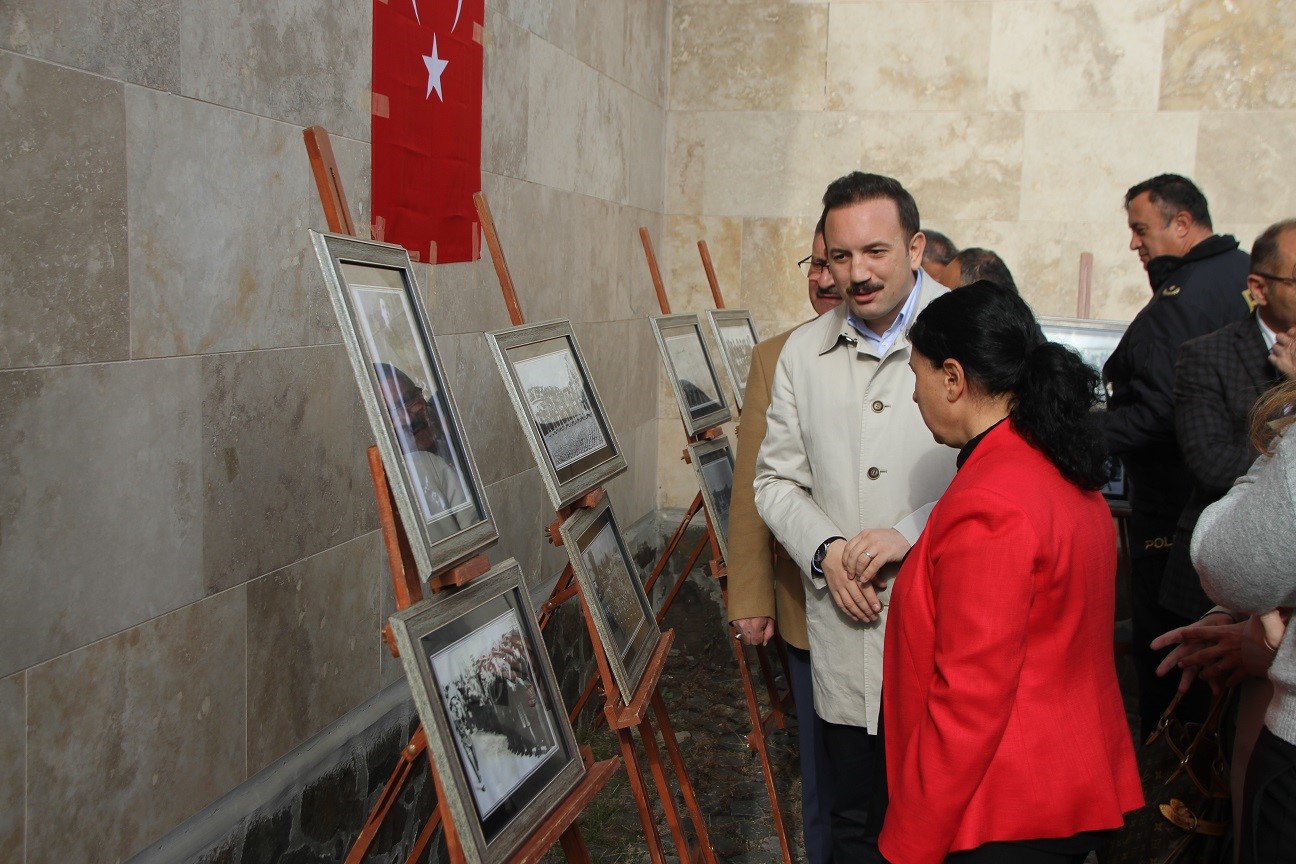 Malazgirt’te fotoğraf ve resim sergisi açıldı