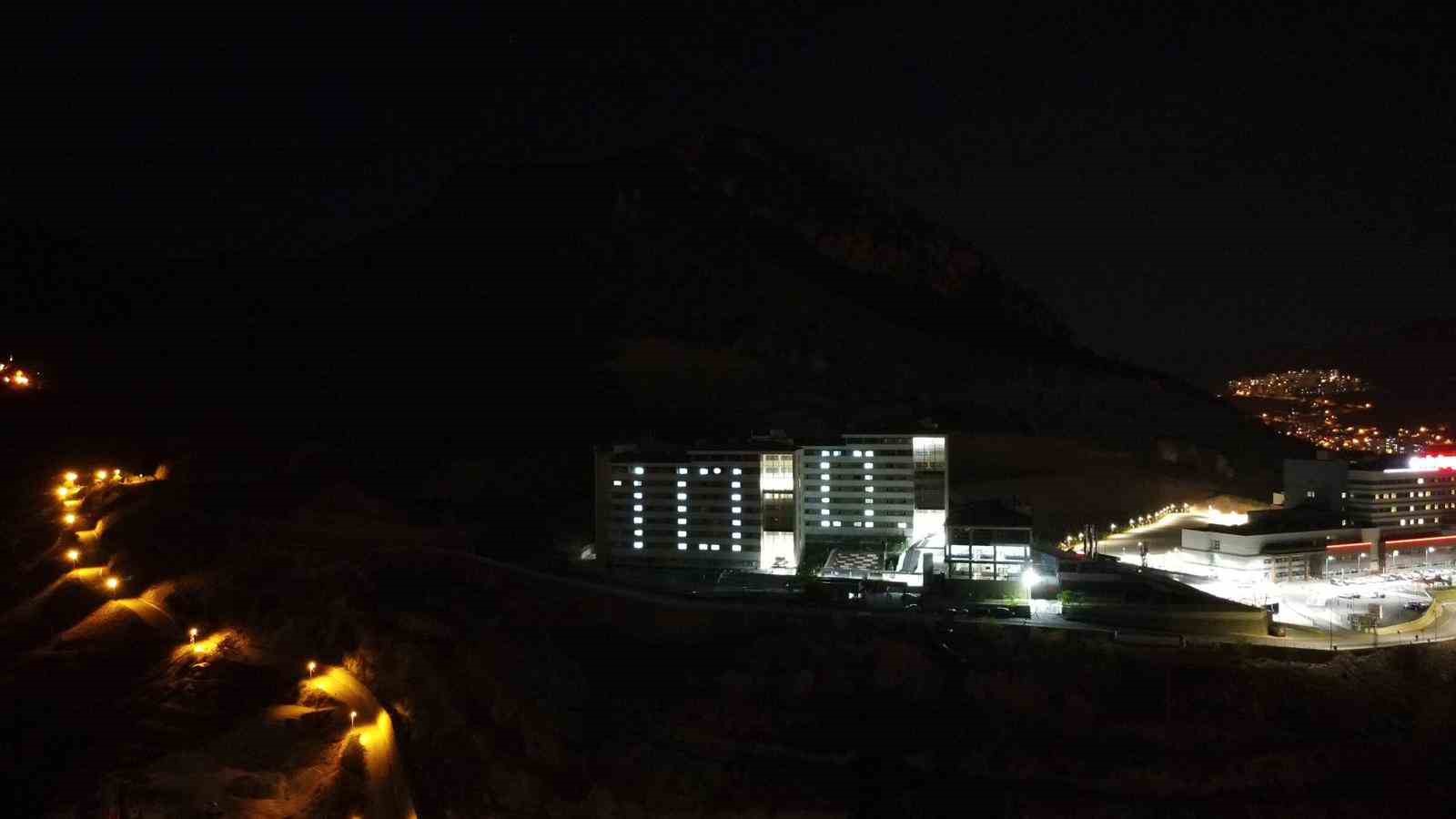 G&uuml;m&uuml;şhane&rsquo;de Cumhuriyet&rsquo;in 100. yılında yurt ışıklarıyla 100 yazıldı
