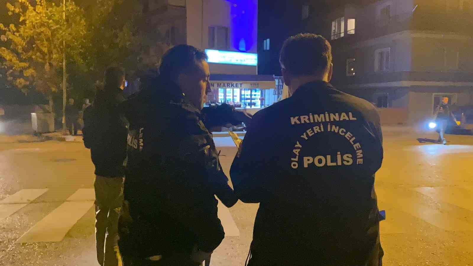 Otobüs durağında oturanlara ateş açıldı: 3 yaralı