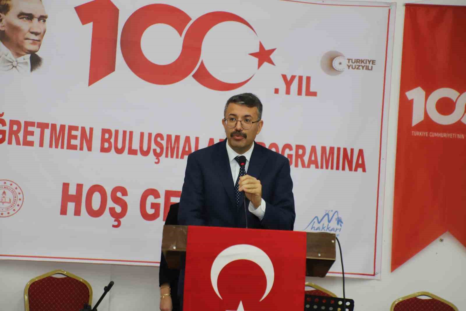 Vali &Ccedil;elik: "Hakkari g&uuml;zel ama zor bir şehir"
