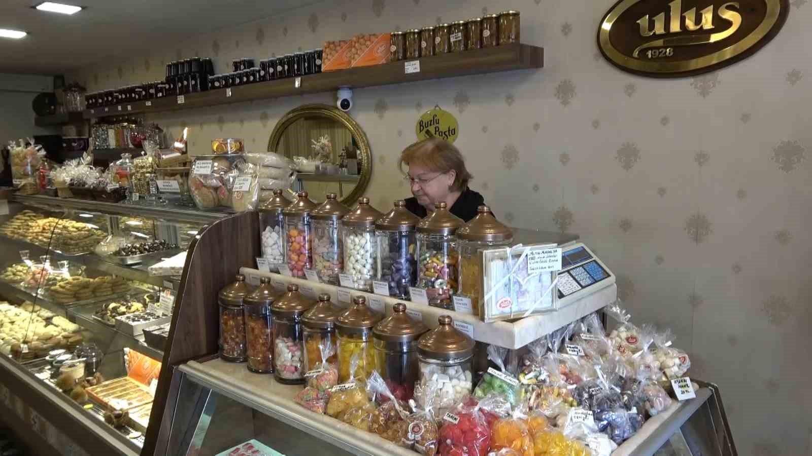 (&Ouml;zel) Bursa&rsquo;da asırlık lezzetler sunan bu pastane neredeyse Cumhuriyet ile yaşıt
