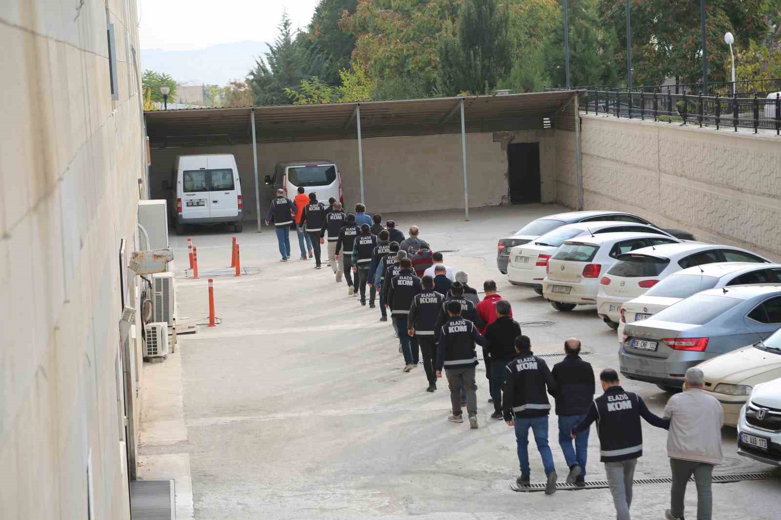 FET֒ye Elaz merkezli 8 ilde Kska operasyonu: 23 gzalt
