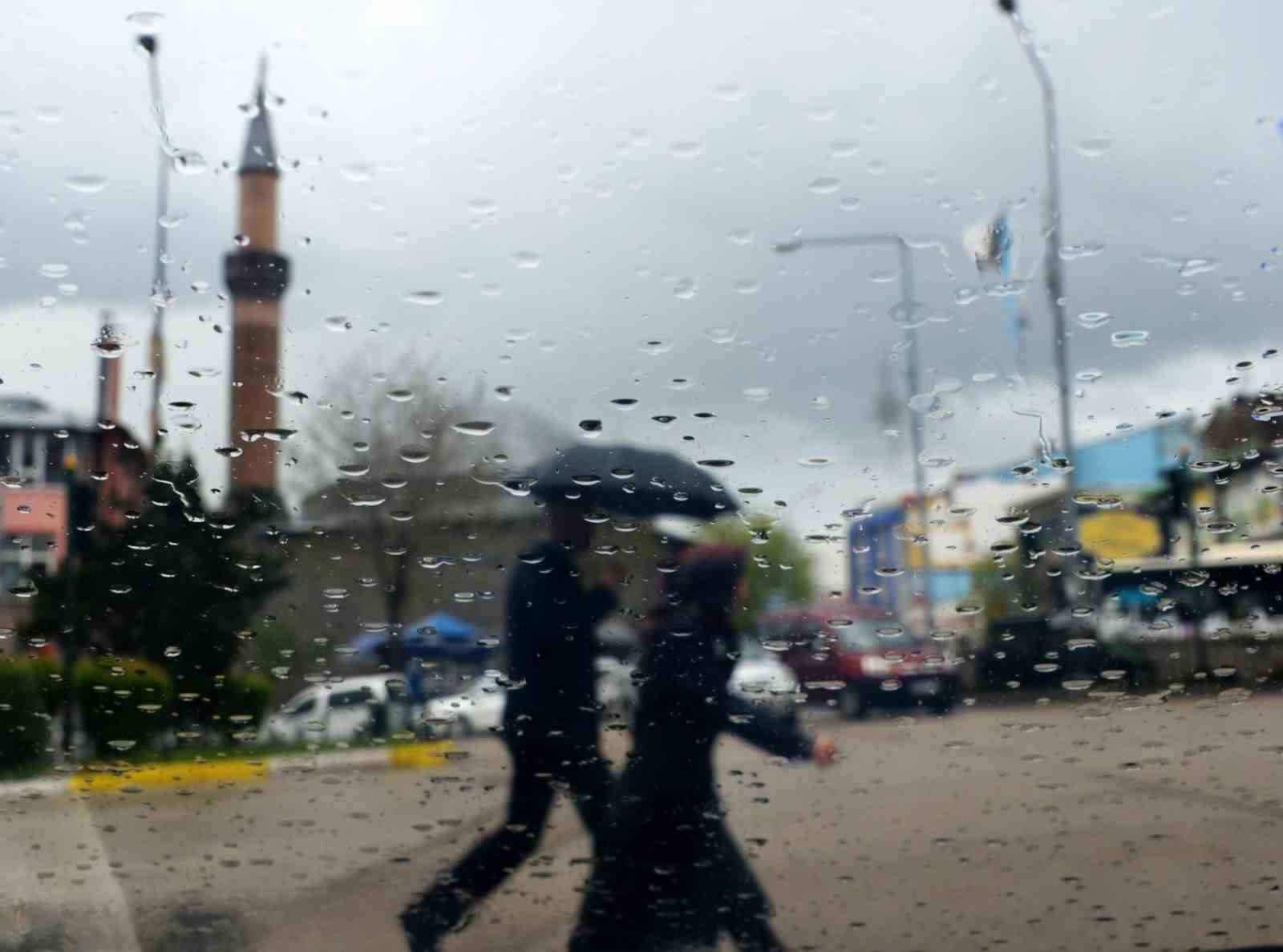 Bayburt’ta gök gürültülü sağanak yağış bekleniyor