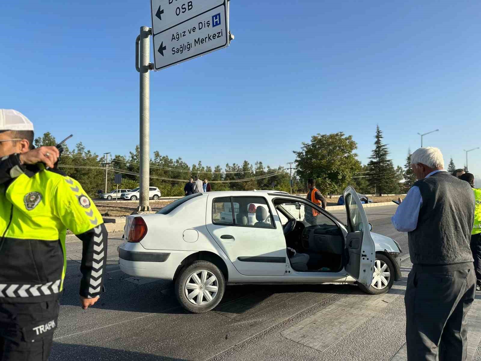 Burdur-Isparta Karayolu’nda iki otomobil çarpıştı: 1 yaralı