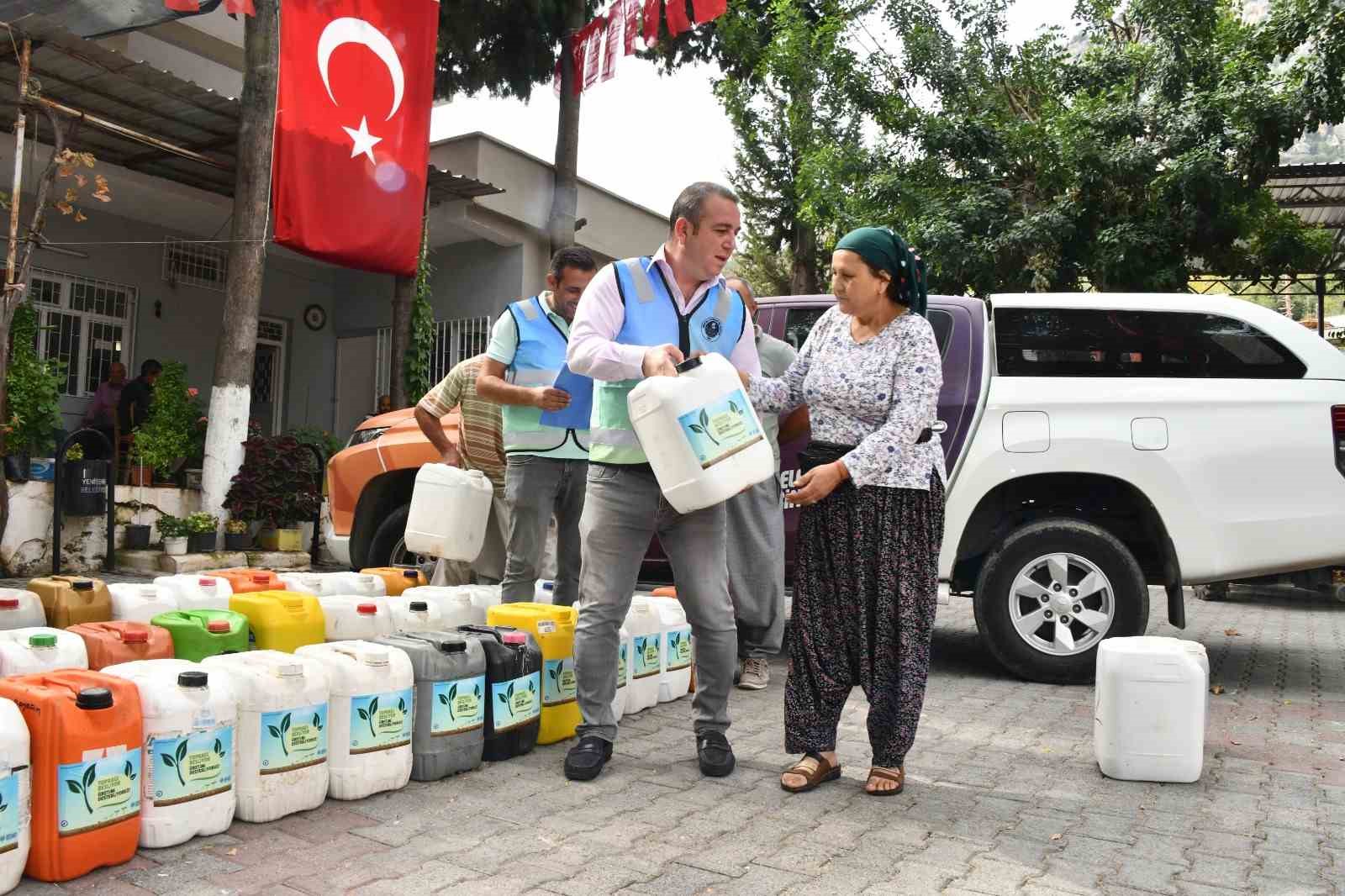 Yenişehir Belediyesi organik solucan gübresi dağıtımını sürdürüyor