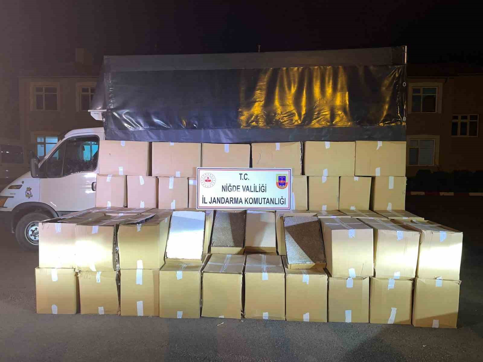 Ş&uuml;phe &uuml;zerine durdurulan kamyonette 2 Milyon TL değerinde ka&ccedil;ak makaron ele ge&ccedil;irildi
