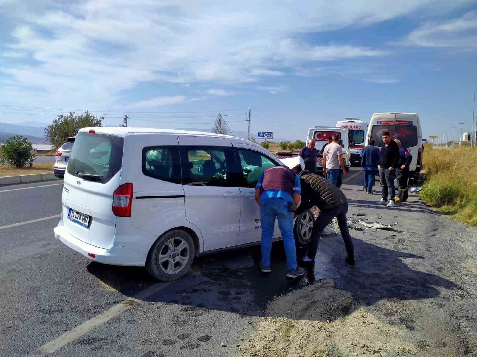 Buharkent’te trafik kazası: 3 yaralı