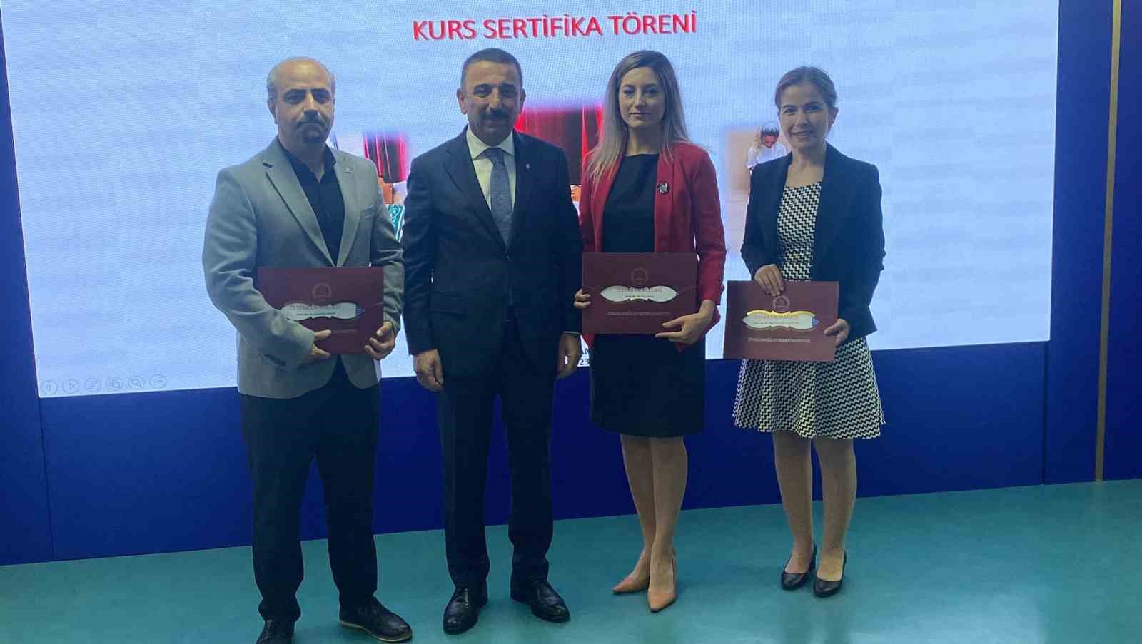 Yaşlı ve hasta bakımı kursunu bitiren 16 kursiyer sertifikalarını aldı
