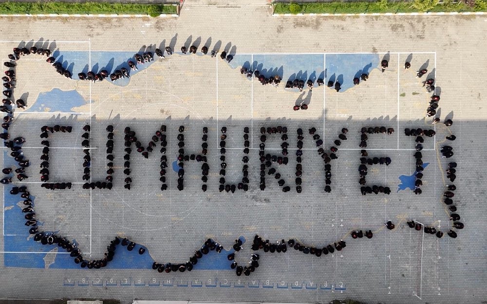 Osmaniye’de öğrencilerden Cumhuriyet’in 100. yılına özel koreografi
