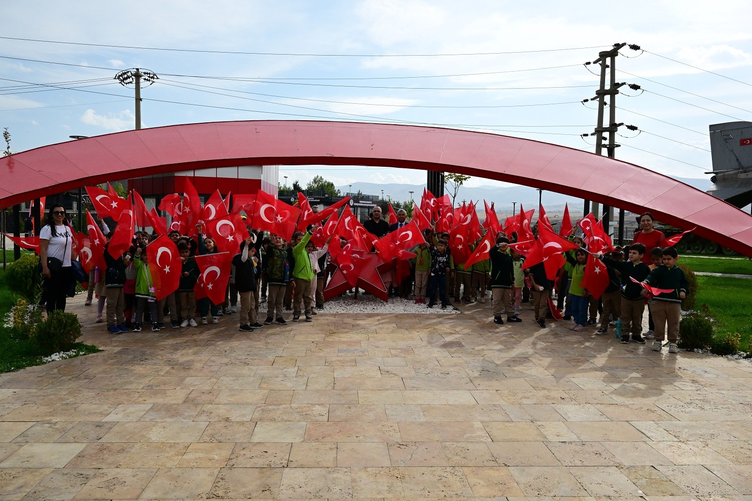 Minikler, ektikleri 100 tohumla geleceğe nefes oldular