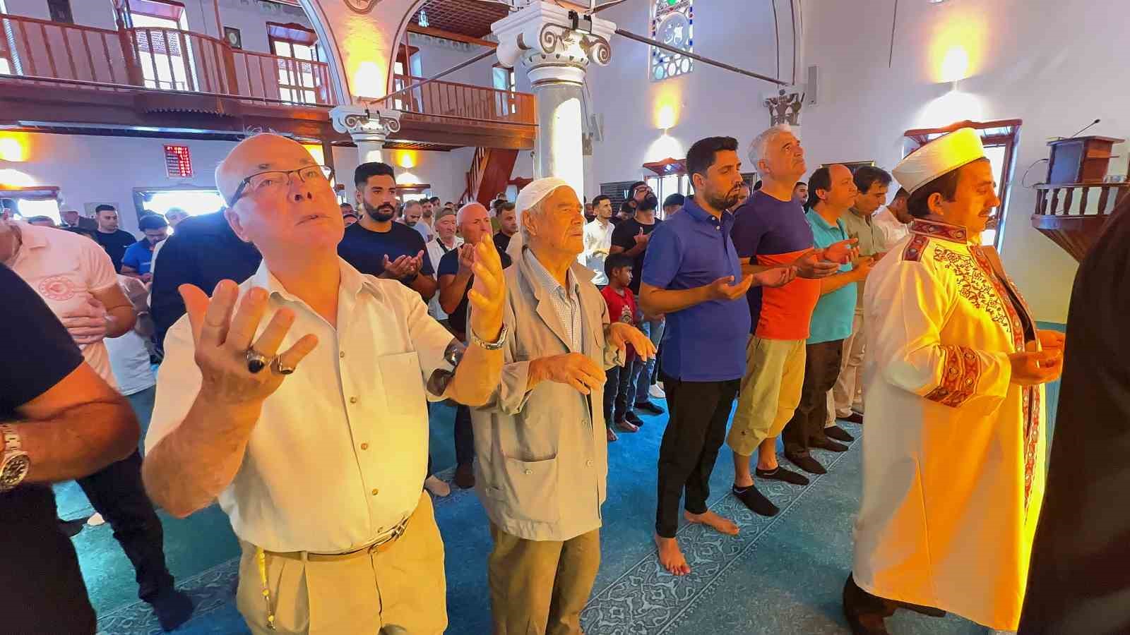 Bodrum&rsquo;da su bitince t&uuml;m camilerde yağmur duası yapıldı
