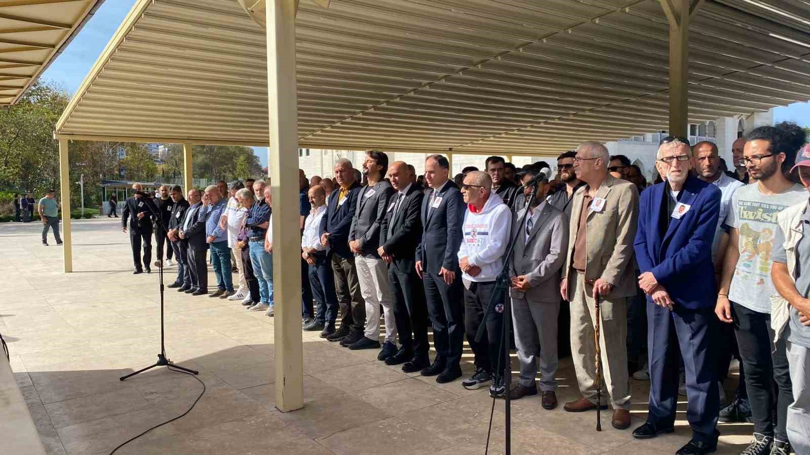 Evinin altıncı katından atlayan gen&ccedil; memleketinde toprağa verildi
