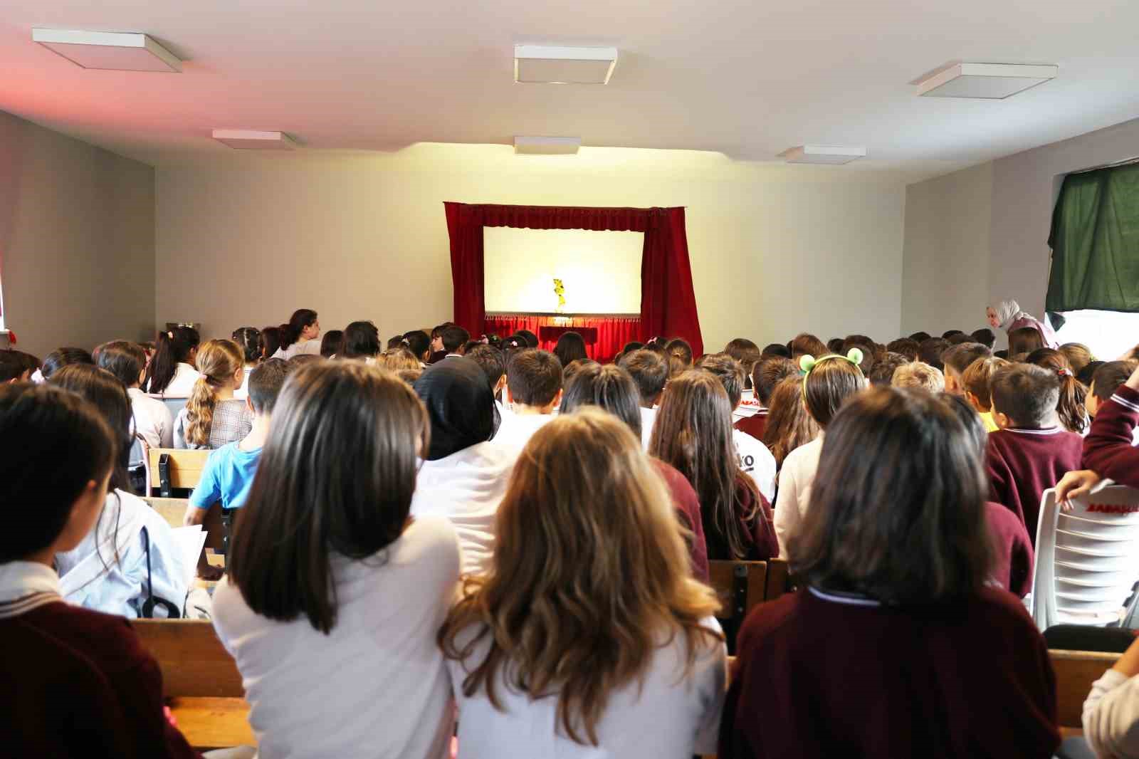 Karag&ouml;z ve Hacivat enerji tasarrufu i&ccedil;in &ccedil;ocuklarla buluştu
