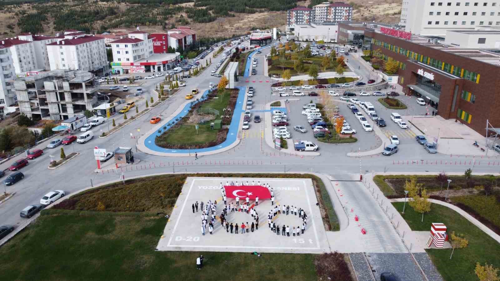 Hastane &ccedil;alışanlarından 100. yıla &ouml;zel koreografi
