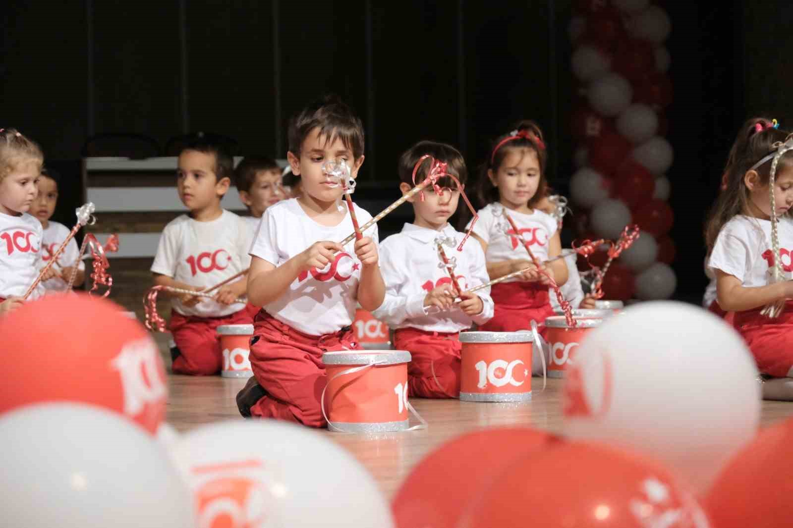 Bodrum&rsquo;da anaokulu &ouml;ğrencilerinden 100. yıl g&ouml;sterisi
