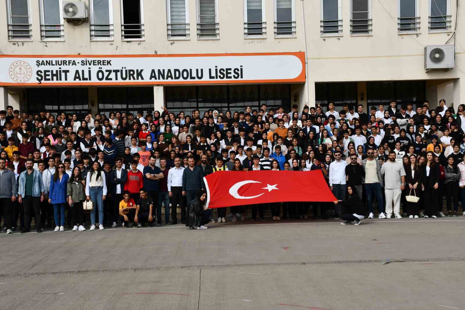 Siverek’te öğrencilerden Cumhuriyetin 100. yılına özel koreografi