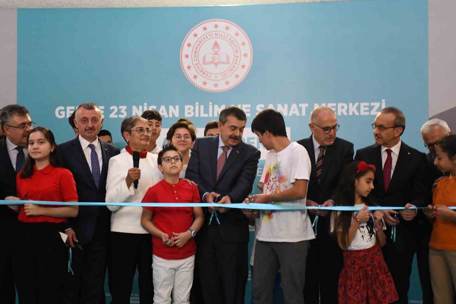 Türkiye’nin geleceğine yön verecek merkezin açılış kurdelesini Bakan Tekin kesti
