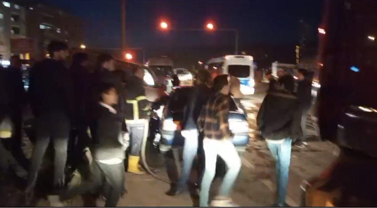 Hakkari’de otomobil ile kamyonet çarpıştı: 4 yaralı