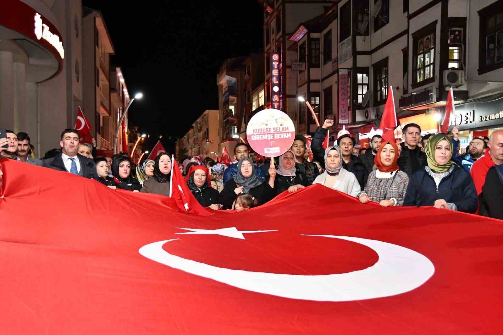 Gümüşhane’de bin kişi Filistin için yürüdü