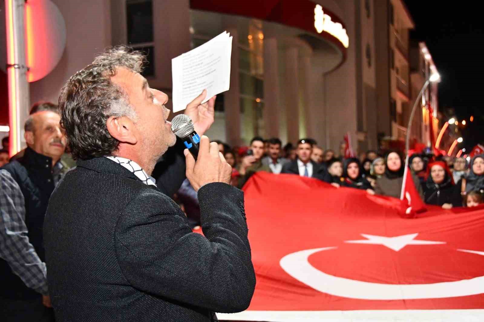 G&uuml;m&uuml;şhane&rsquo;de bin kişi Filistin i&ccedil;in y&uuml;r&uuml;d&uuml;
