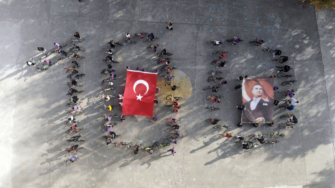 İFA Ortaokulu&rsquo;ndan bisikletli 100. yıl kutlaması
