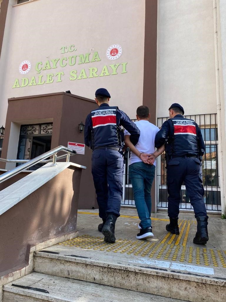 Cezaevinden ka&ccedil;an su&ccedil; makinesini jandarma yakaladı
