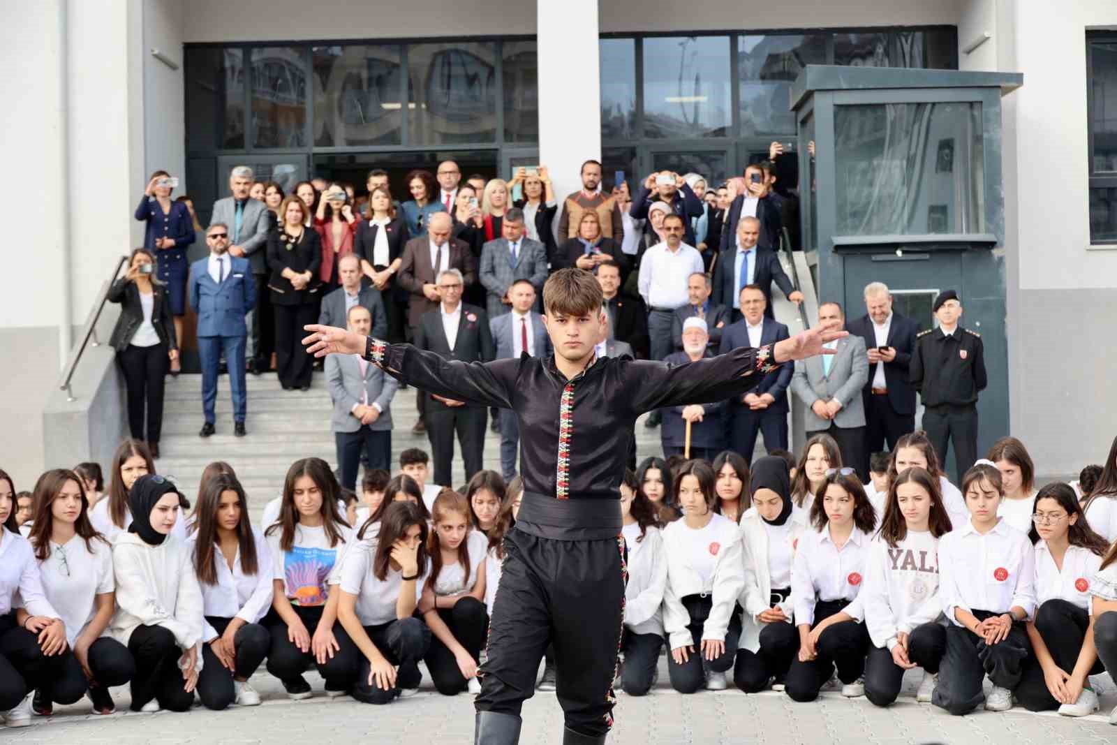 Nevşehir&rsquo;de &ouml;ğrencilerden 100. yıl koreografisi
