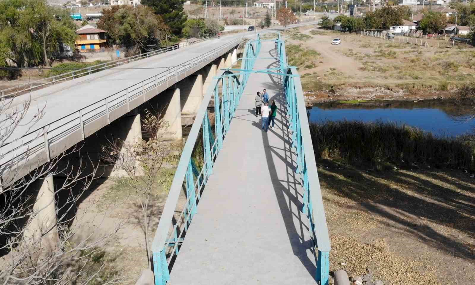 Kurtuluş Savaşı&rsquo;nda &ouml;nemli rol &uuml;stlenen iki eser: "T&uuml;rkiye&rsquo;nin ilk demir k&ouml;pr&uuml;s&uuml;" ve "Yahşihan İstasyonu"

