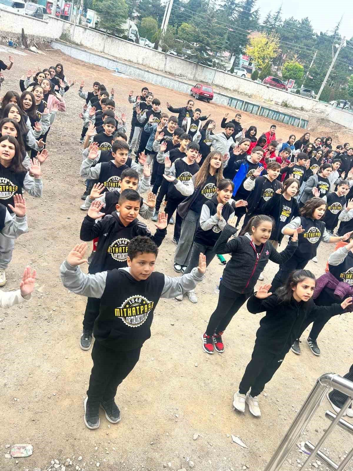 Feda T&uuml;rkiye&rsquo;m g&ouml;sterisi b&uuml;y&uuml;k ilgi g&ouml;rd&uuml;
