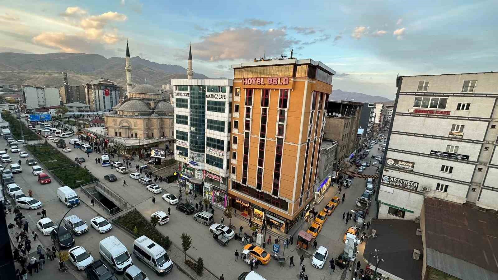 Yüksekovalılar "yeni yüzyılda" il müjdesini dört gözle bekliyor