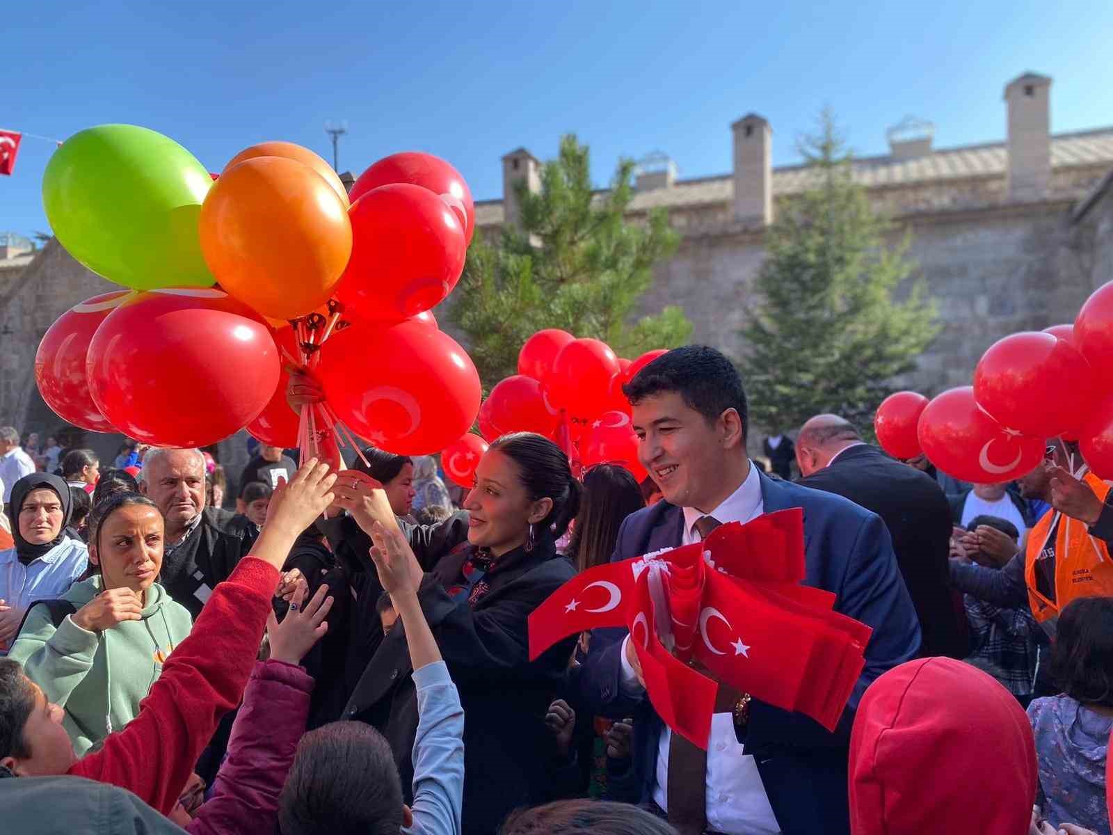 Ulukışla’da Cumhuriyet’in 100. yıldönümü festival havasında kutlandı