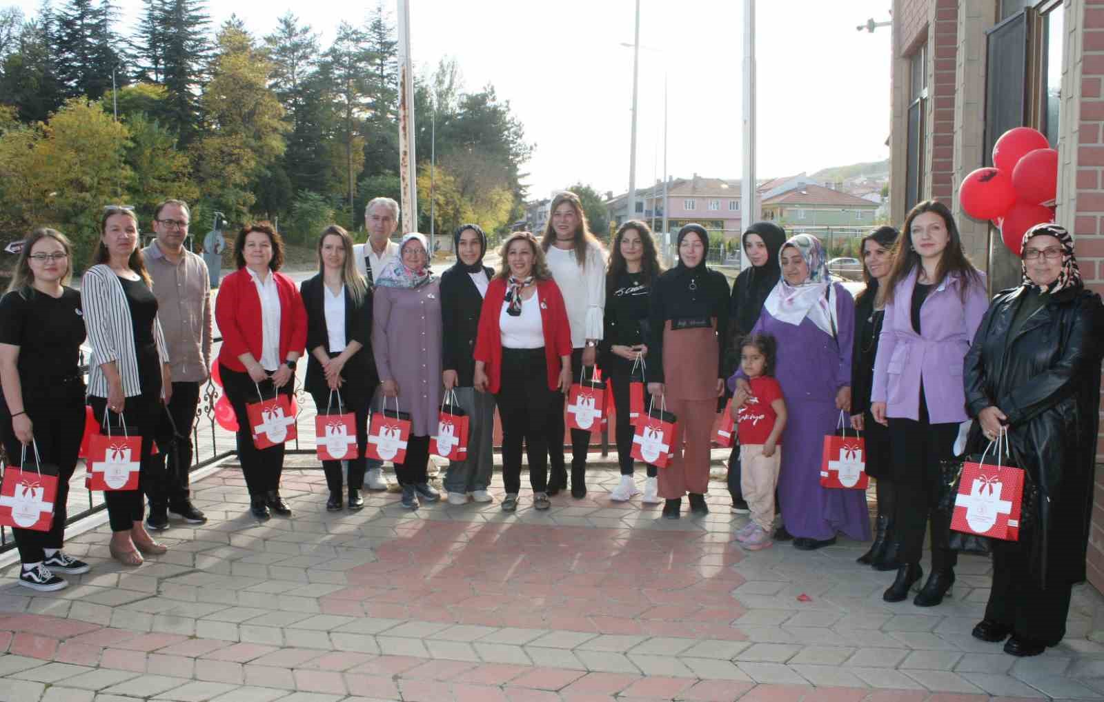 Bozüyük’te en çok kitap okuyan 100 kişiye hediye