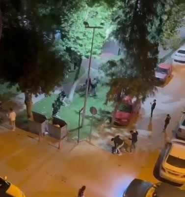 Burdur&rsquo;da yaşı k&uuml;&ccedil;&uuml;k iki grup arasında &ccedil;ıkan kavgada 1 kişi bı&ccedil;akla yaralandı
