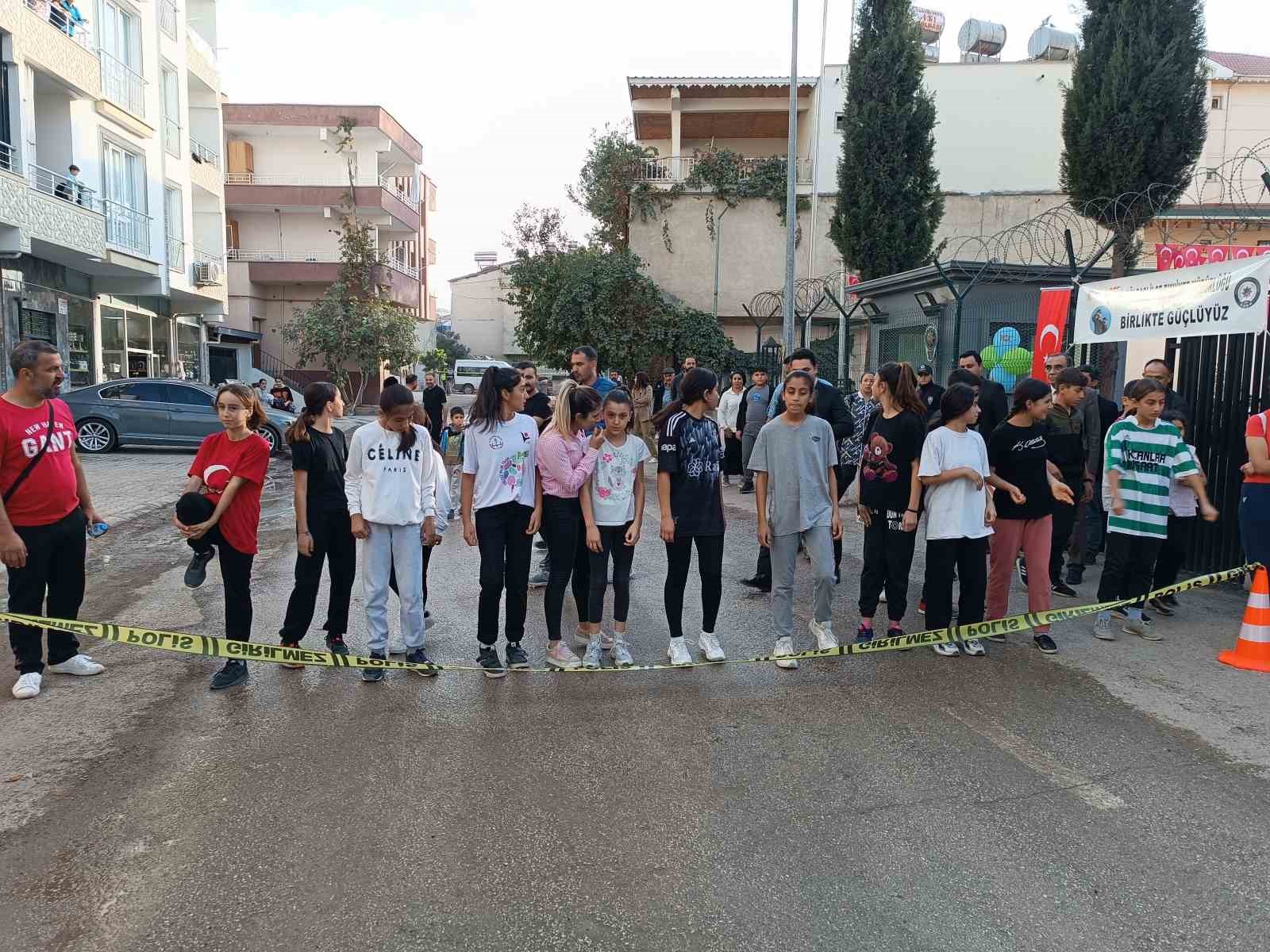 G&ouml;lbaşı&rsquo;nda &ouml;ğrenciler Cumhuriyetin 100. Yılı i&ccedil;in koştu

