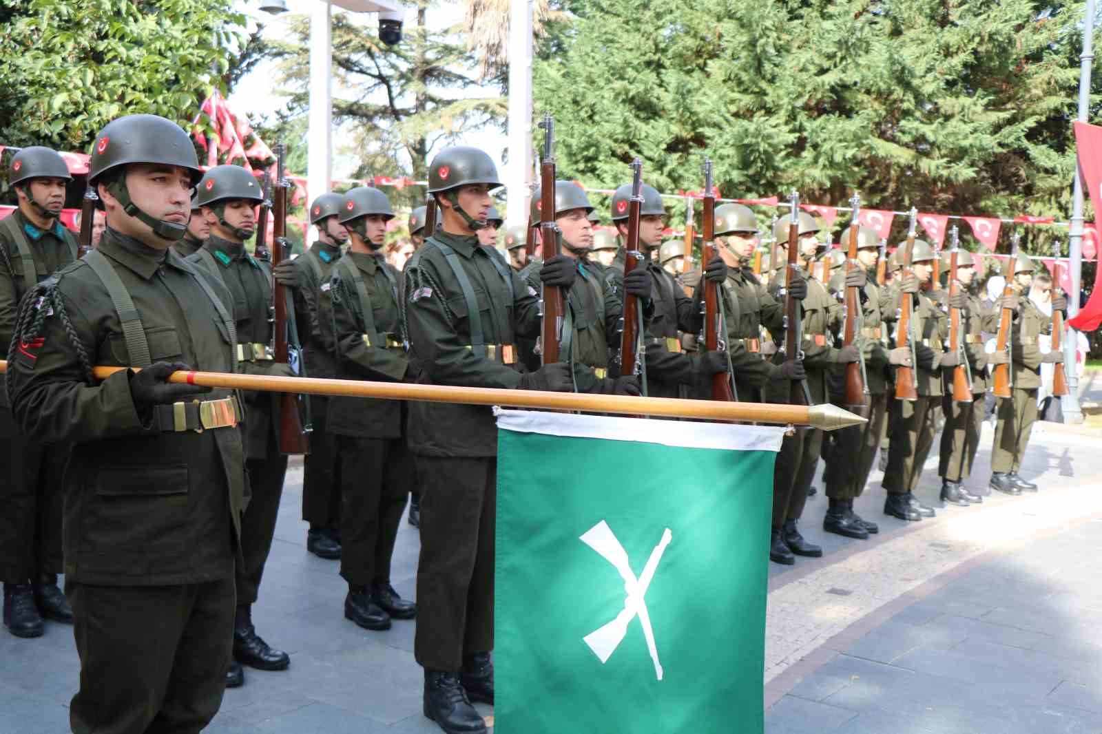 Cumhuriyetin 100. yılında 1919 metrelik dev bayrak yürüyüşü