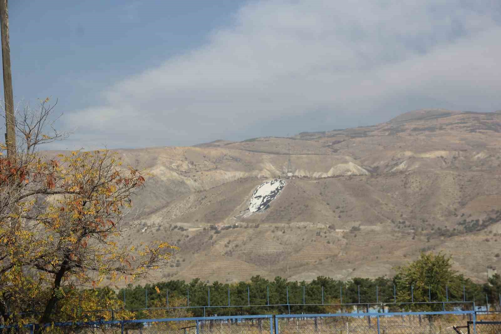 600 ton tala yaplan ve uzaydan grlebilen Atatrk portresi yenilendi
