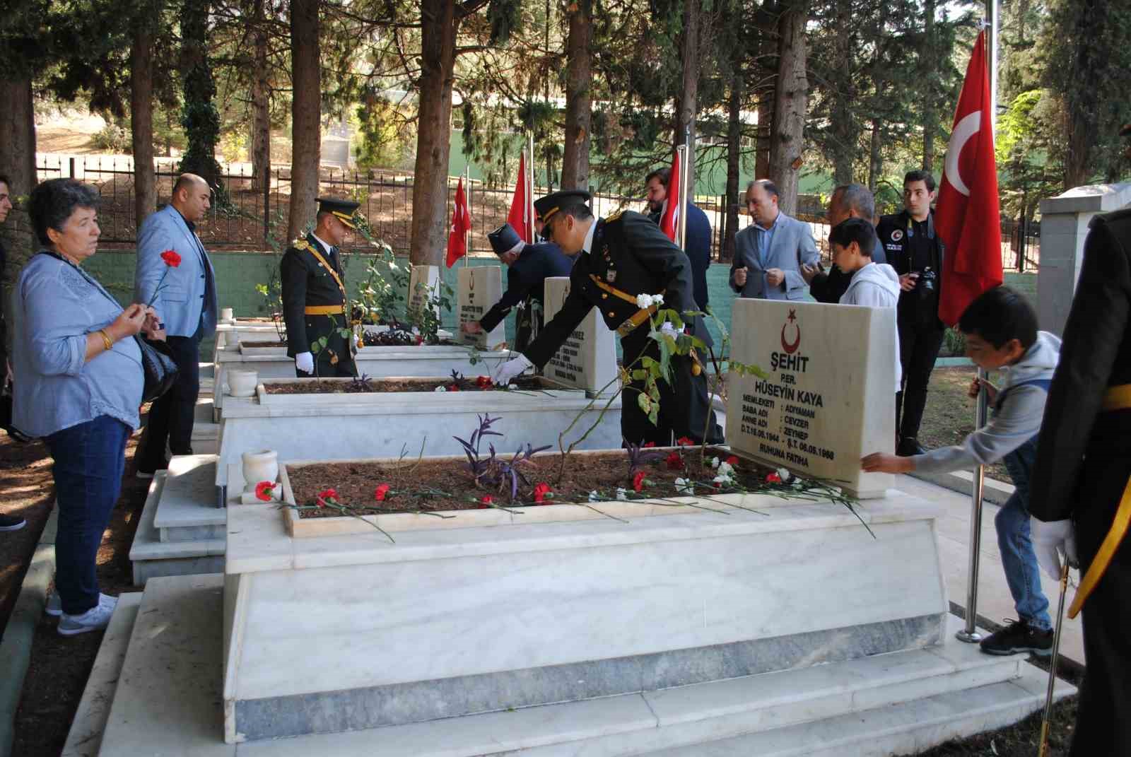 Eğirdir’de şehit kabirleri ziyaret edildi